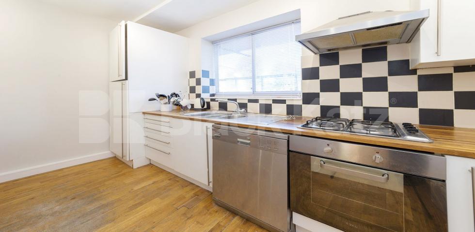 Modern Apartment in Mansion Building The Grampians, Shepherds Bush Road, Shepherds Bush